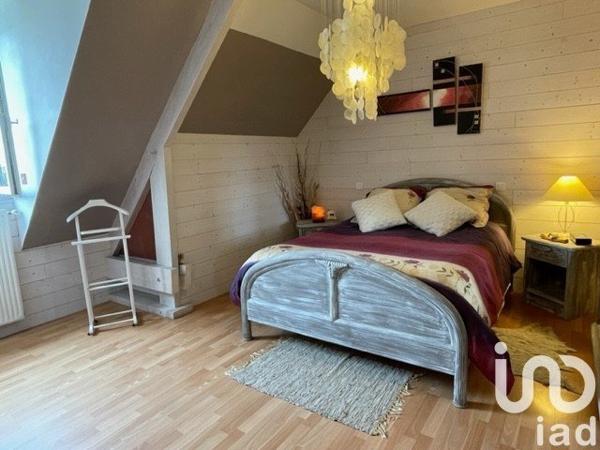 Maison traditionnelle 7 pièces de 200 m² à Chaingy (45380)