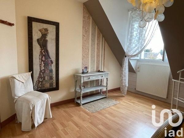 Maison traditionnelle 7 pièces de 200 m² à Chaingy (45380)