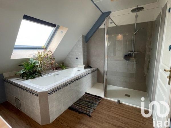 Maison traditionnelle 7 pièces de 200 m² à Chaingy (45380)