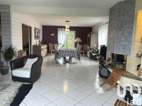 Maison traditionnelle 7 pièces de 200 m² à Chaingy (45380)