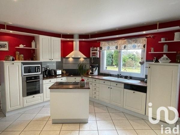 Maison traditionnelle 7 pièces de 200 m² à Chaingy (45380)