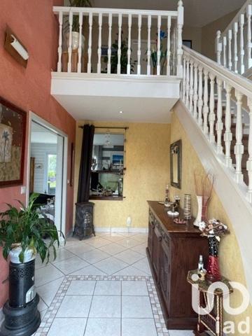 Maison traditionnelle 7 pièces de 200 m² à Chaingy (45380)