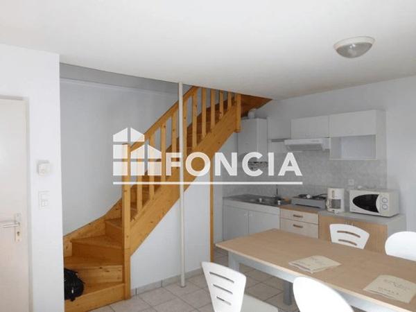 Location Appartement 2 pièces 41.2 m² - 75 RUE DE CHARLIEU Roanne 42300