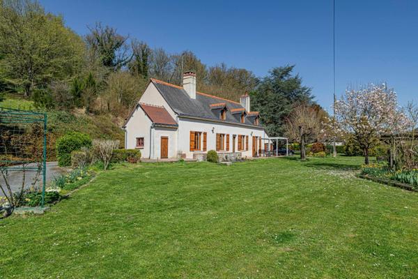 Maison de caractère 1900 , pleine de charme, dans le vouvrillon.