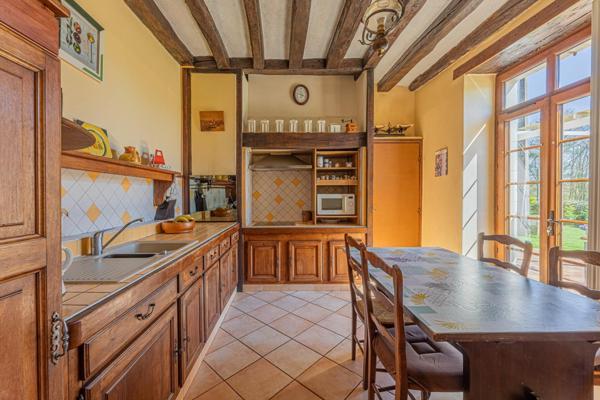 Maison de caractère 1900 , pleine de charme, dans le vouvrillon.