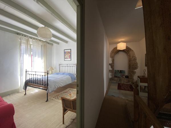 Tournon-d'Agenais (47370) Tournon d'Agenais Maison en pierre au village avec 3 chambres et une cour jardin attenante