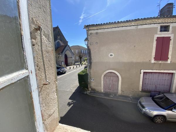 Tournon-d'Agenais (47370) Tournon d'Agenais Maison en pierre au village avec 3 chambres et une cour jardin attenante