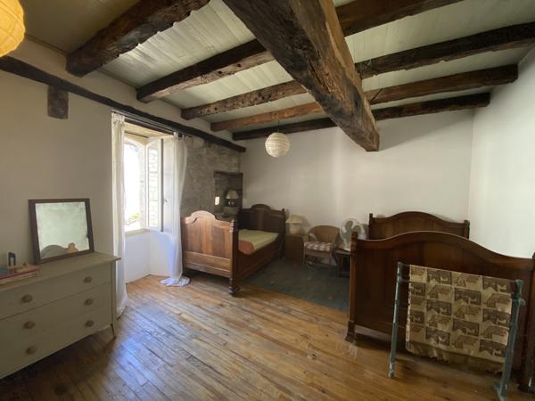 Tournon-d'Agenais (47370) Tournon d'Agenais Maison en pierre au village avec 3 chambres et une cour jardin attenante