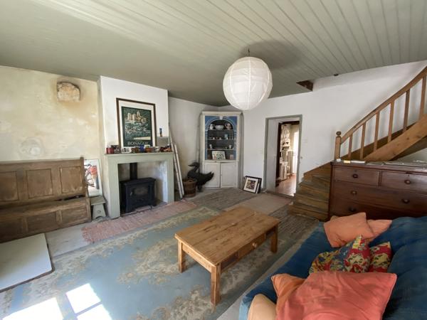 Tournon-d'Agenais (47370) Tournon d'Agenais Maison en pierre au village avec 3 chambres et une cour jardin attenante