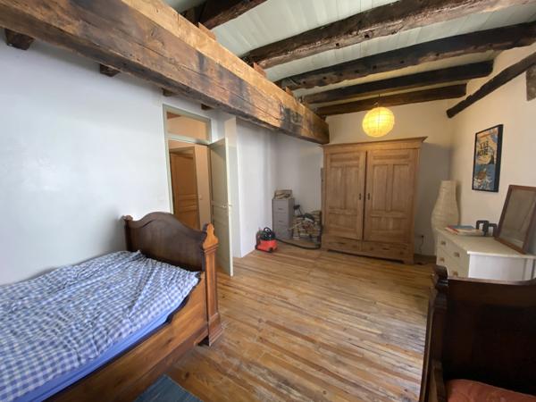 Tournon-d'Agenais (47370) Tournon d'Agenais Maison en pierre au village avec 3 chambres et une cour jardin attenante