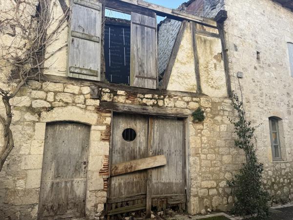 Tournon-d'Agenais (47370) Tournon d'Agenais Maison en pierre au village avec 3 chambres et une cour jardin attenante