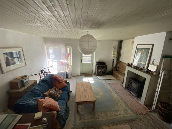 Tournon-d'Agenais (47370) Tournon d'Agenais Maison en pierre au village avec 3 chambres et une cour jardin attenante