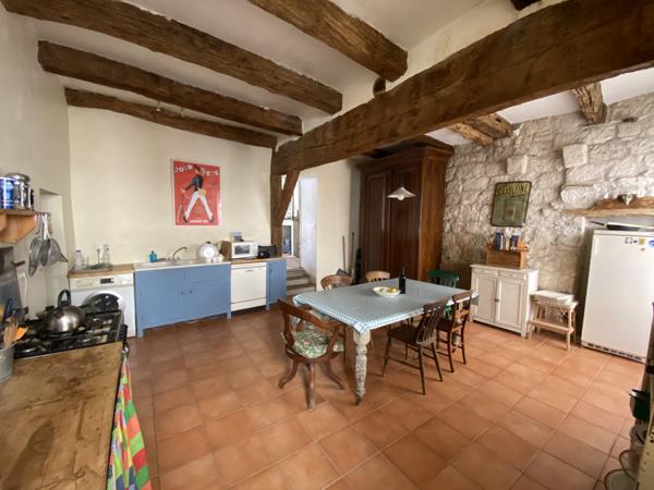 Tournon-d'Agenais (47370) Tournon d'Agenais Maison en pierre au village avec 3 chambres et une cour jardin attenante