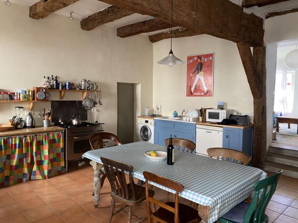 Tournon-d'Agenais (47370) Tournon d'Agenais Maison en pierre au village avec 3 chambres et une cour jardin attenante