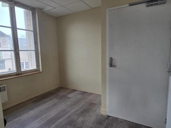 Fonds et/ou murs commerciaux à louer à Château-Gontier-sur-Mayenne en Mayenne (53200), ref : 53073-L211