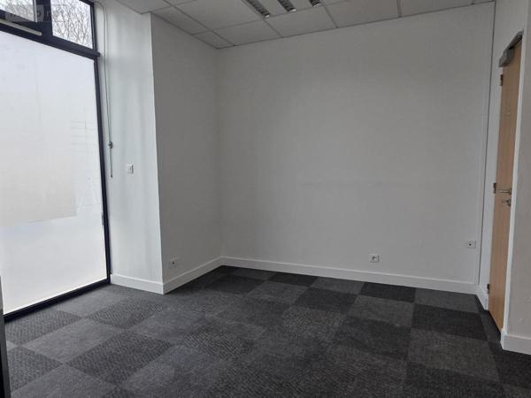 Fonds et/ou murs commerciaux à louer à Château-Gontier-sur-Mayenne en Mayenne (53200), ref : 53073-L211