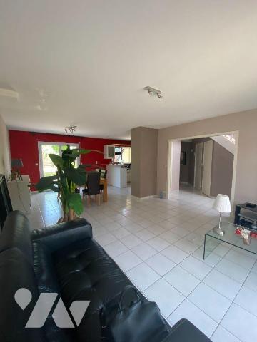 Maison à vendre - TINTENIAC (35 190) - Exclusivité - Belle maison située dans une rue au calme,...