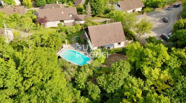 Vue dégagée pour cette belle maison avec piscine à Thise