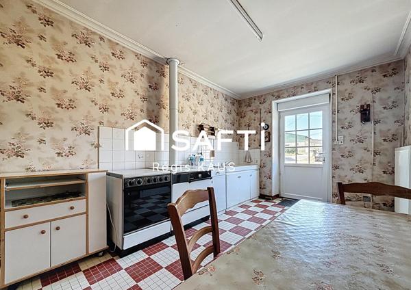 maison en pierre avec dépendance et 24 000 m2 de terrain