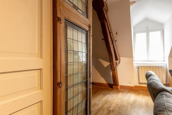 LIEUX UNIQUES ® PROPRIETÉS PRIVÉES MAGNIFIQUE APPARTEMENT DE 98.75 M² (LOI CARREZ) (122.98 M² AU SOL) - HYPER-CENTRE BLOIS