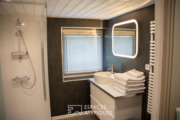 Demeure bretonne avec parc arboré, piscine couverte et dépendances rénovées