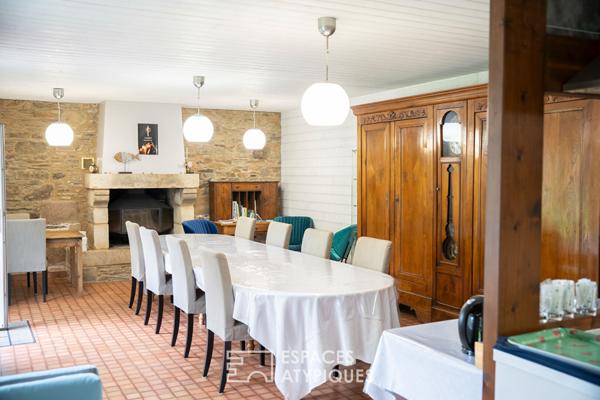 Demeure bretonne avec parc arboré, piscine couverte et dépendances rénovées