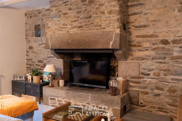 Demeure bretonne avec parc arboré, piscine couverte et dépendances rénovées