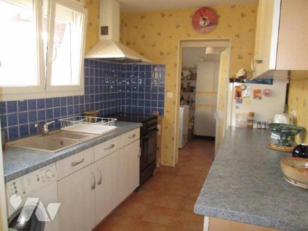 A vendre à Romorantin (41), cette maison est idéalement située pour sa proximité avec les comme...