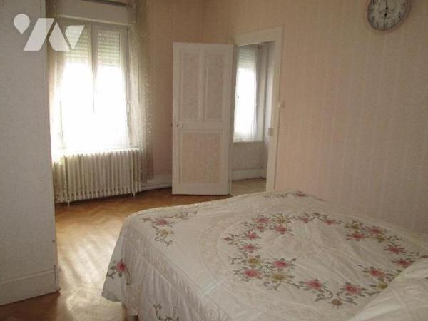 A vendre à Romorantin (41), cette maison est idéalement située pour sa proximité avec les comme...