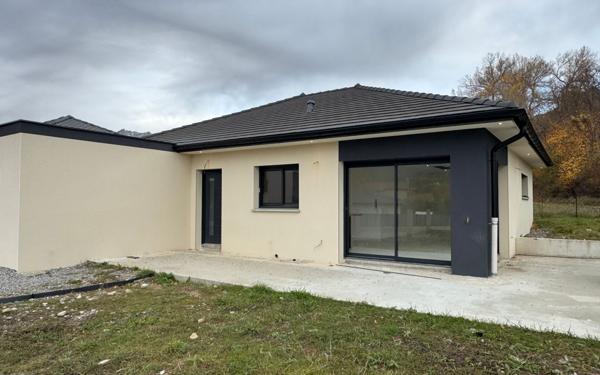 Maison à vendre    4 pièces •  La Freissinouse