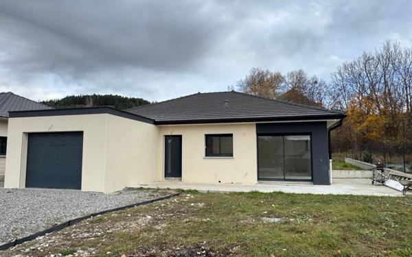 Maison à vendre    4 pièces •  La Freissinouse