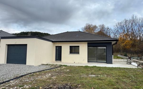 Maison à vendre    4 pièces •  La Freissinouse