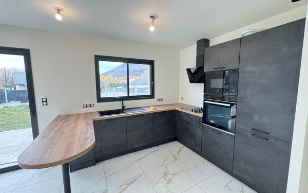 Maison à vendre    4 pièces •  La Freissinouse