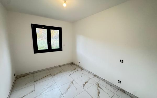 Maison à vendre    4 pièces •  La Freissinouse