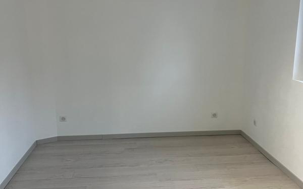 Maison à vendre    3 pièces •  Eu