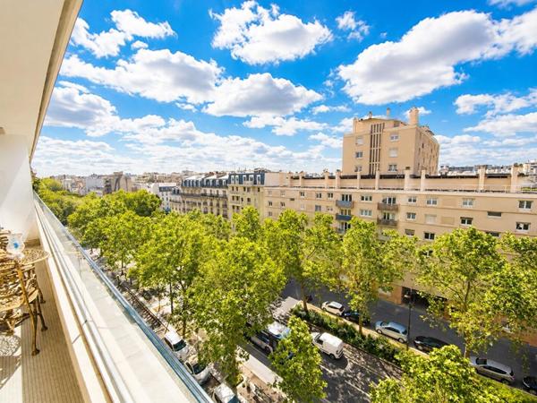 Appartement  127 m2 avec 3 chambres et balcons