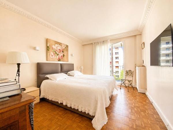 Appartement  127 m2 avec 3 chambres et balcons