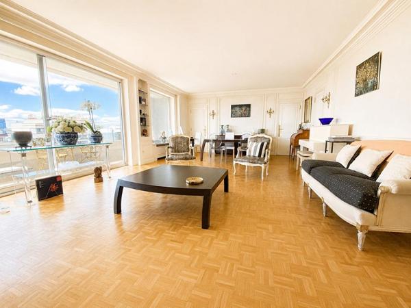 Appartement  127 m2 avec 3 chambres et balcons