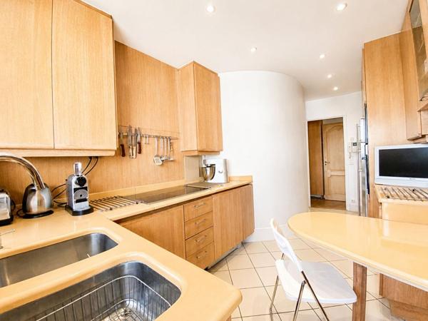 Appartement  127 m2 avec 3 chambres et balcons