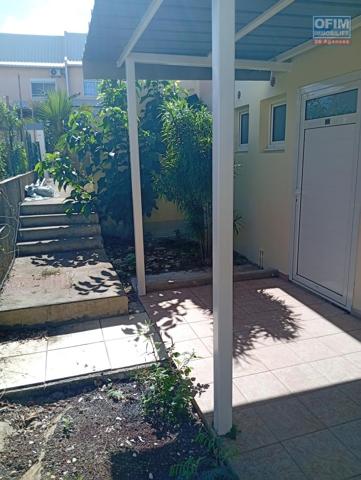 A LOUER APPARTEMENT T2 EN REZ DE JARDIN DE 60 M2 A LA SALINE LES BAINS