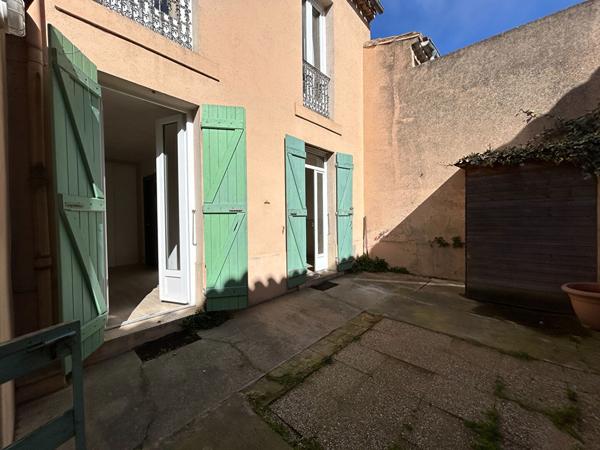 Location appartement T2 rénové avec cour et cellier quartier Iéna proche centre-ville Carcassonne