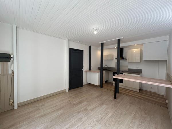 Location appartement T2 rénové avec cour et cellier quartier Iéna proche centre-ville Carcassonne