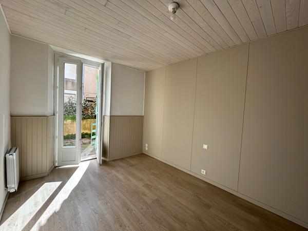 Location appartement T2 rénové avec cour et cellier quartier Iéna proche centre-ville Carcassonne
