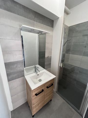 Location appartement T2 rénové avec cour et cellier quartier Iéna proche centre-ville Carcassonne
