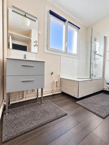 Appartement
         3 pièces
        - 44 m² 124 000 € *