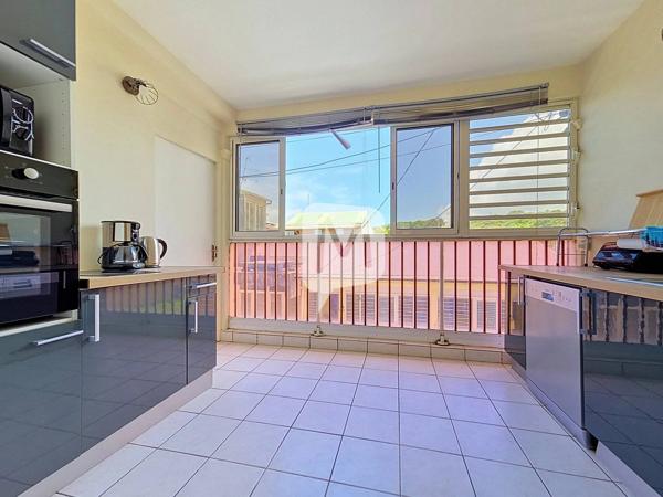 GUADELOUPE, à vendre SAINTE-ANNE Appartement T3 de 54.34 m2 au 1er étage à 100m de la plage