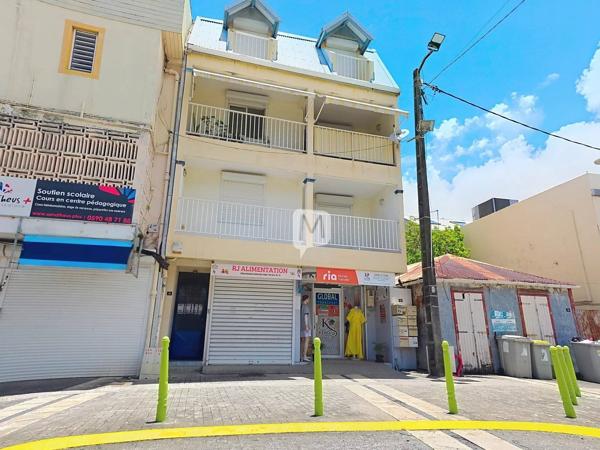 GUADELOUPE, à vendre SAINTE-ANNE Appartement T3 de 54.34 m2 au 1er étage à 100m de la plage