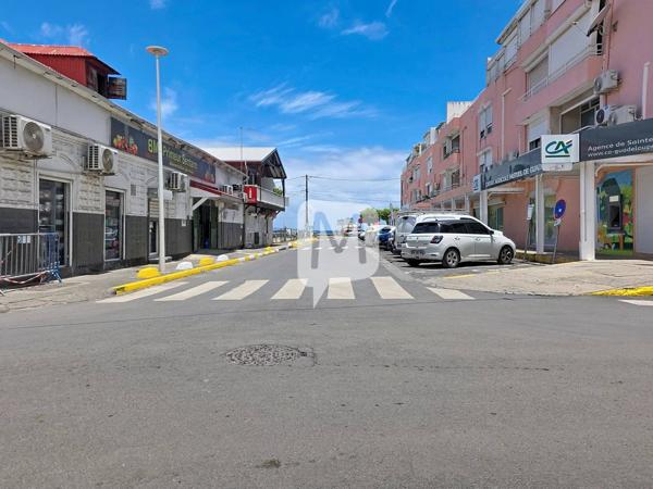 GUADELOUPE, à vendre SAINTE-ANNE Appartement T3 de 54.34 m2 au 1er étage à 100m de la plage