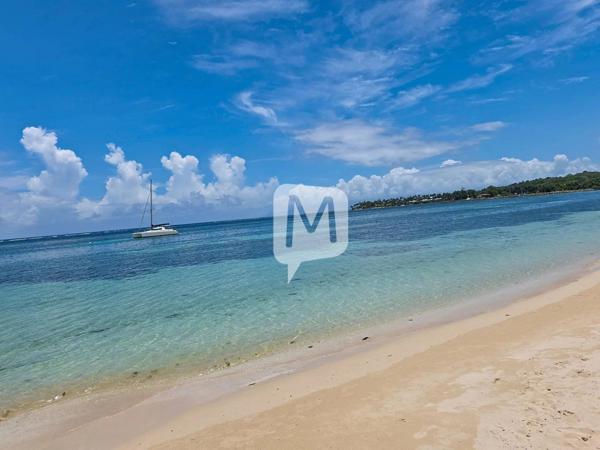 GUADELOUPE, à vendre SAINTE-ANNE Appartement T3 de 54.34 m2 au 1er étage à 100m de la plage