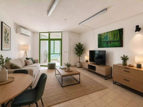 Dpt Guyane (973), à vendre CAYENNE appartement T4 de 102,80 m² au 1er étage